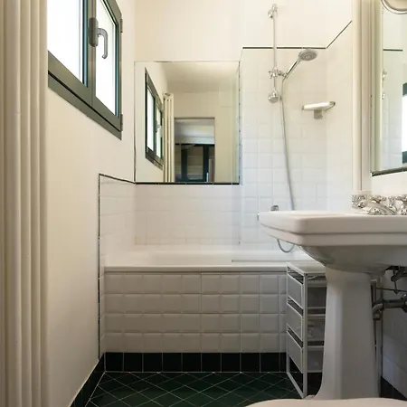 Youhosty - Nerino 10 * Milan
