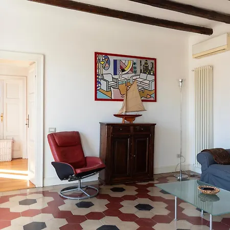 Apartment Youhosty - Nerino 10 Milan