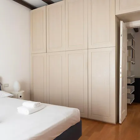 Youhosty - Nerino 10 * Milan